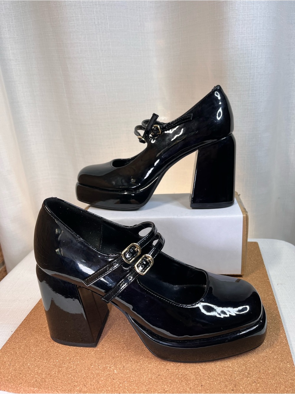 GUESS Black Patent Platform Mary Jane Pumps — Size 7.5